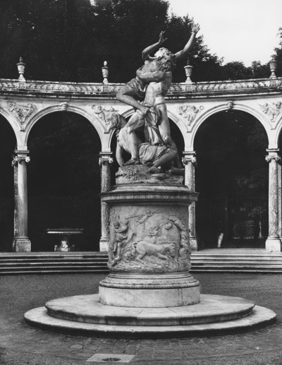 Ratto di Proserpina da parte di Plutone mentre una delle sue compagne la trattiene da Francois Girardon