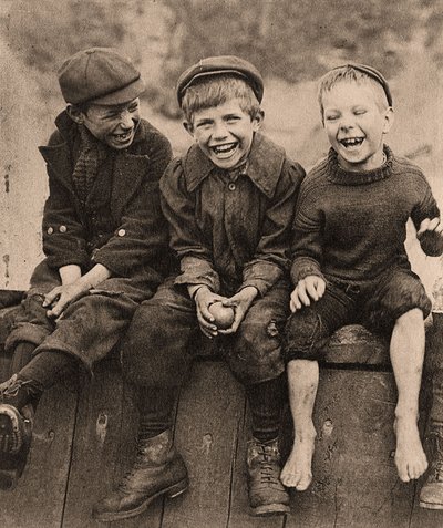 Tre ragazzi felici, 1889 da Frank Meadow Sutcliffe