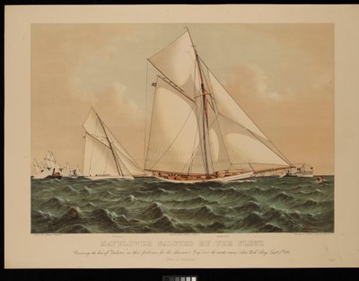 Mayflower salutata dalla flotta. Attraversando la prua della Galatea nella sua prima gara per l