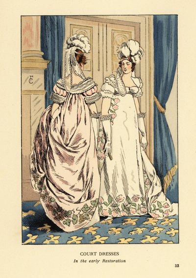 Donne con copricapi piumati e abiti riccamente ricamati, corte di Re Luigi XVIII, circa 1817. Interno con tende blu e tappeto con gigli. Abiti di corte nella prima Restaurazione, Parigi. Litografia colorata a mano di R.V. dopo un