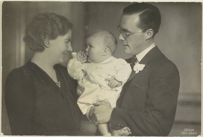 Ritratto di Juliana, regina dei Paesi Bassi, Bernhard van Lippe-Biesterfeld e Beatrix, regina dei Paesi Bassi da Franz Ziegler