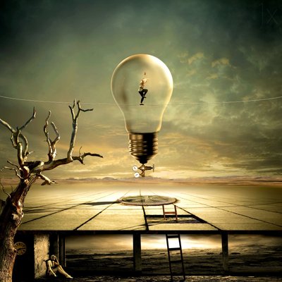Un paesaggio onirico surreale illuminato da lampadine da Franziskus Pfleghart