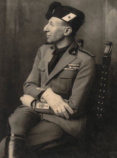 Album MVSN- Camicie Nere: Augusto Turati in uniforme della Milizia da Fratelli Alinari Fratelli Alinari