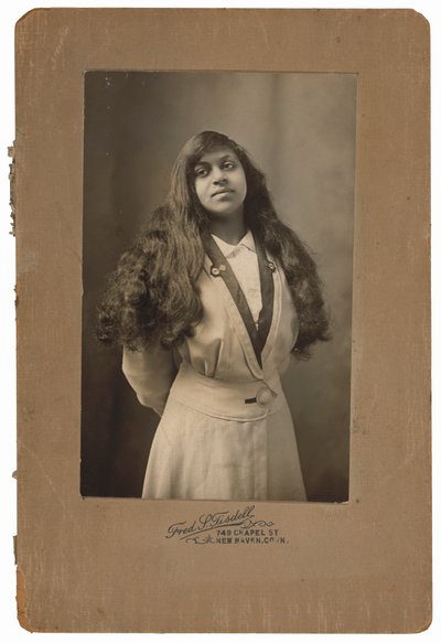 Ritratto di donna, c. 1910 (foto) da Fred S. Tisdell