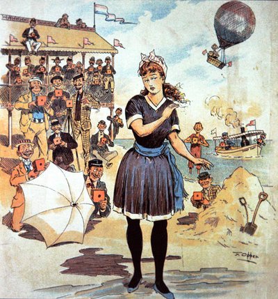 Costume da bagno americano attira le telecamere sulla spiaggia da Frederick Burr Opper