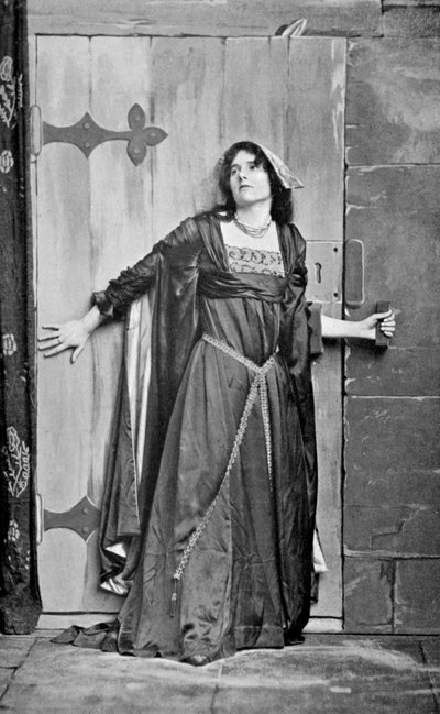 Miss Kitchener come Kate Douglas, 1911-1912 da Frederick Downer and Sons