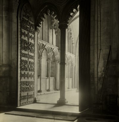 Cattedrale di Ely: Portico della Galilea dalla navata da Frederick H. Evans