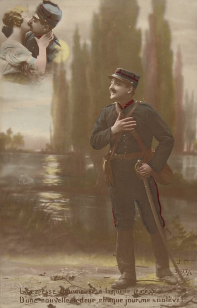 Un soldato immagina di baciare il suo amore da French Photographer