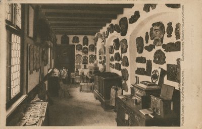 Museo alsaziano con esposizione di sculture in legno da French Photographer