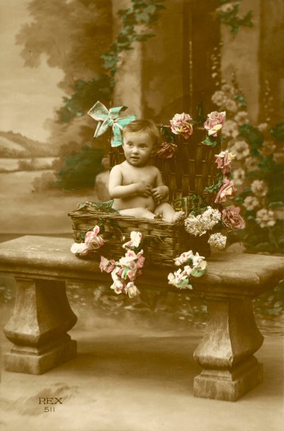 Bambino nel cesto da French Photographer