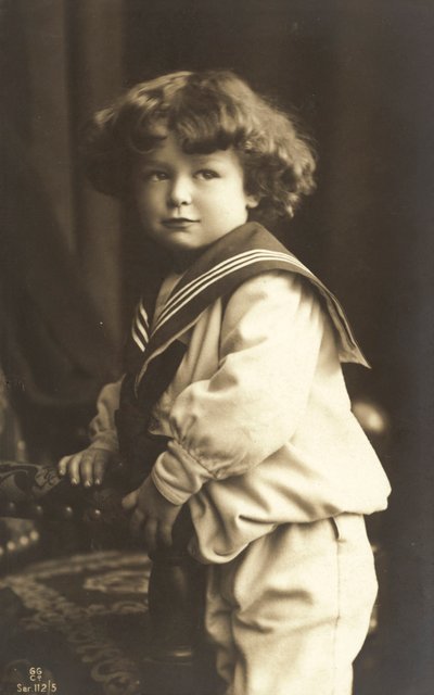 Ragazzo in abito da marinaio da French Photographer