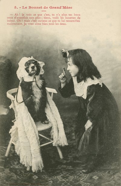 Bambina che veste il suo cane con un cappellino da French Photographer