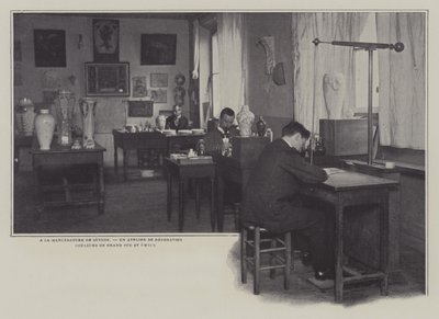 Laboratorio di decorazione alla fabbrica di porcellane di Sèvres, Francia da French Photographer