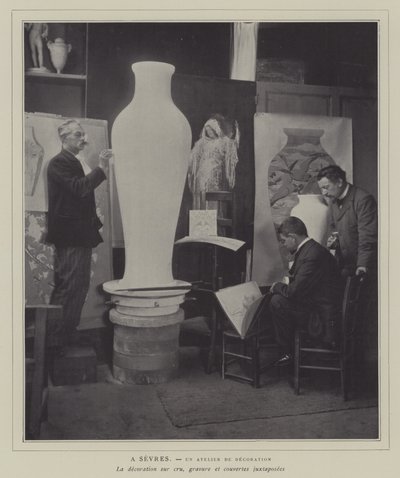 Laboratorio di decorazione alla fabbrica di porcellane di Sèvres, Francia da French Photographer