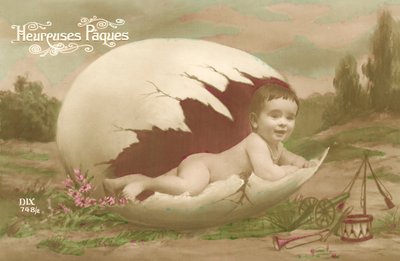 Cartolina di Pasqua, che mostra un bambino che emerge da un grande uovo da French Photographer