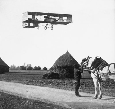 Volo di Henri Farman (1874-1958) da Chalons a Reims, 1908 da French Photographer