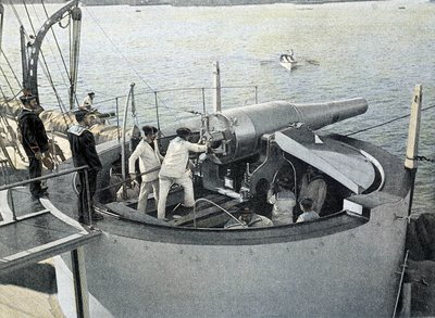 Marina francese, fine XIX secolo: Esercizio con il cannone - Bibl. des Arts Deco. da French Photographer