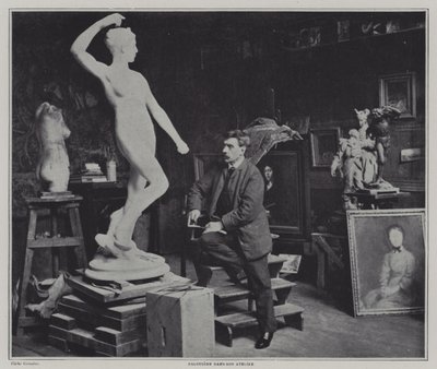 Pittore e scultore francese Alexandre Falguiere nel suo studio (foto in b/n) da French Photographer
