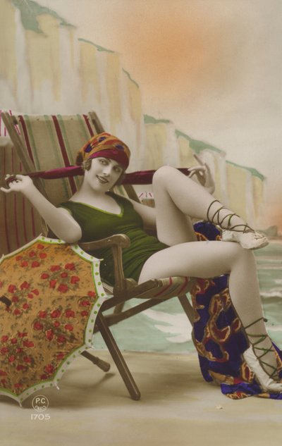 Ragazza su una sedia a sdraio da French Photographer