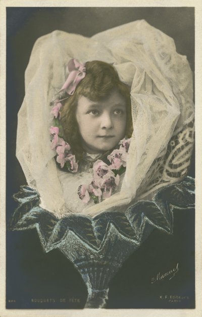 Ragazza in un fiore da French Photographer