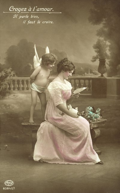 Ragazza che legge una lettera d