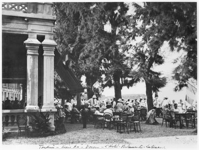 Hotel Ristorante a Kien an Doson, c.1920 da French Photographer