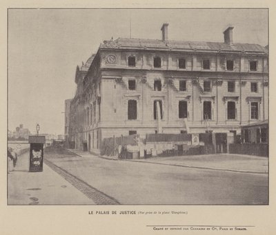 Le Palais de Justice, vista dalla place Dauphine da French Photographer