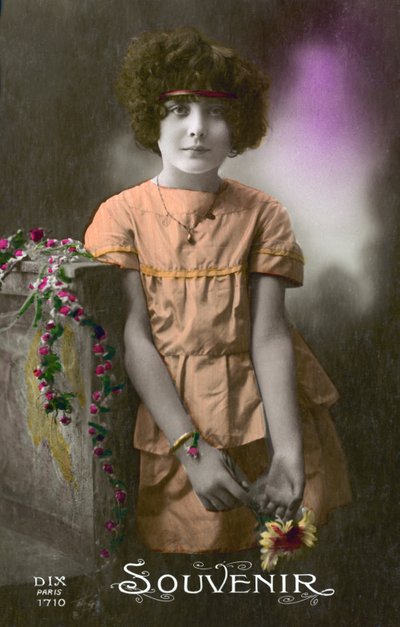 Bambina in arancione da French Photographer