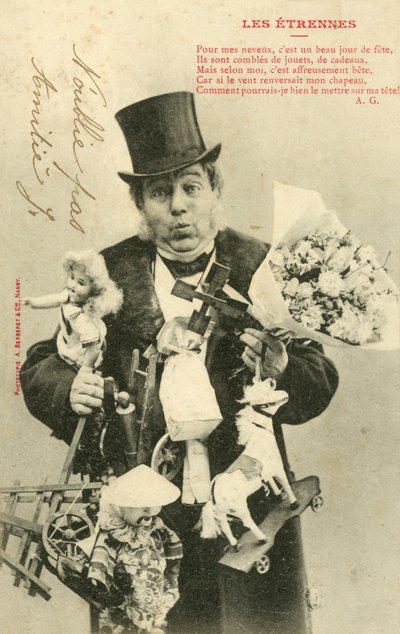 Uomo carico di regali per bambini da French Photographer
