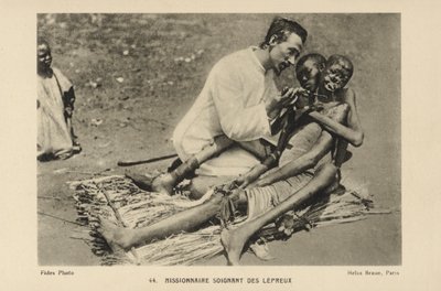 Missionario che cura i lebbrosi da French Photographer