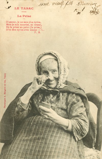 Vecchia donna che prende tabacco da fiuto da French Photographer