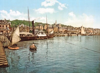 Battello postale sul fiume Touques, Trouville, pub. 1900 da French Photographer
