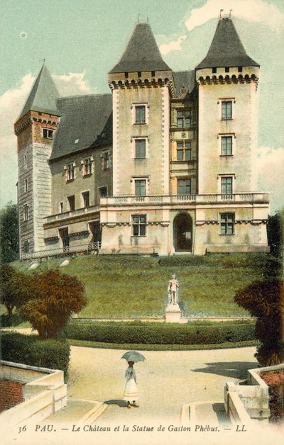 Pau, il castello, la statua di Gaston Phoebus da French Photographer