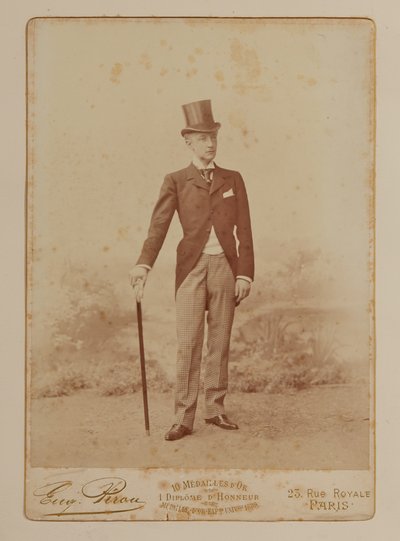Fotografia da un album di souvenir in memoria di Boni de Castellane da French Photographer