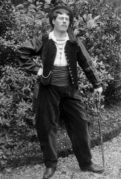 Ritratto di un giovane in costume, regione di Bourmont in Haute-Marne, circa 1880. Fotografia. Collezione Ducos. da French Photographer
