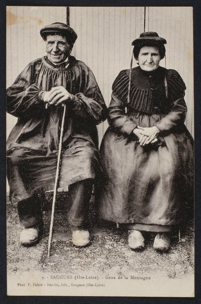 Cartolina raffigurante i montanari a Saugues, Haute-Loire, c.1900 da French Photographer