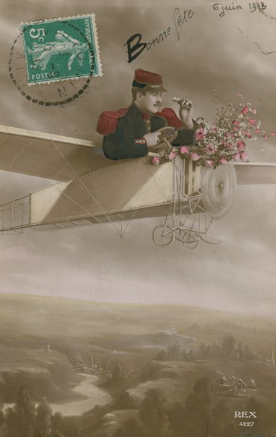 Cartolina di un aviatore che consegna fiori da French Photographer