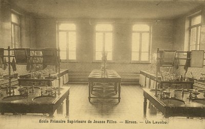 Bagno della scuola primaria, Hirson da French Photographer