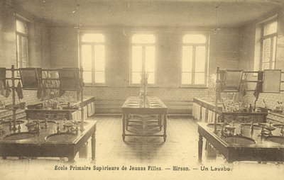Bagno della scuola primaria, Hirson da French Photographer