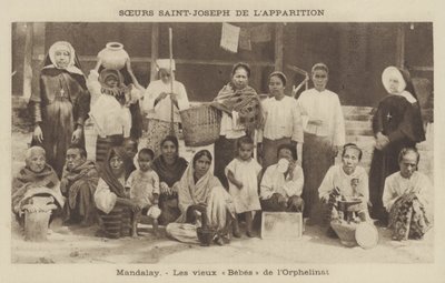 Residenti di un orfanotrofio gestito dalle Suore di San Giuseppe, Mandalay, Birmania da French Photographer