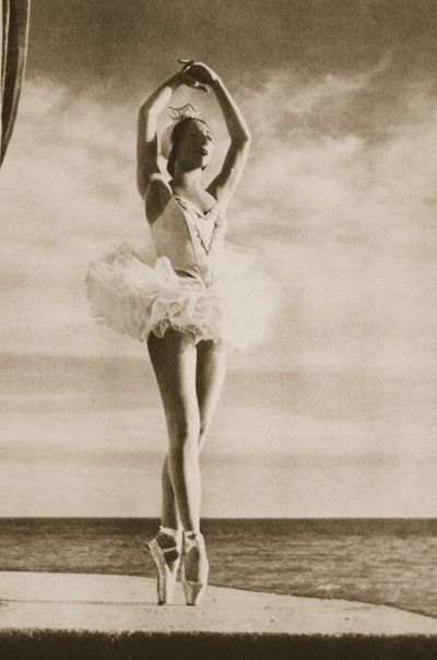 Rosella Hightower in Il lago dei cigni, dal Grand Ballet de Monte-Carlo, 1949 da French Photographer