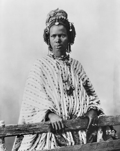 Donna senegalese, c.1900 da French Photographer