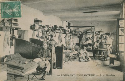 Soldati del 121º Reggimento di Fanteria Francese nelle loro caserme da French Photographer