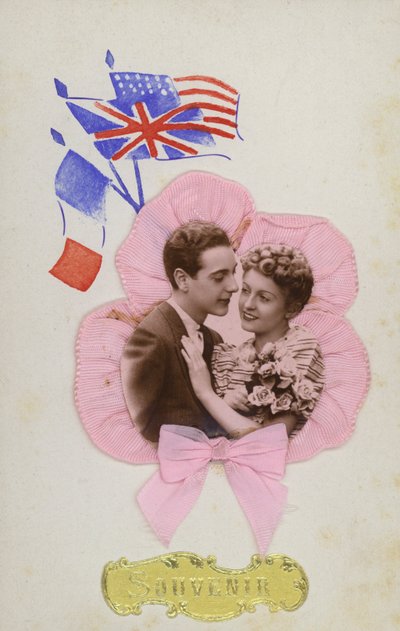 Cartolina ricordo, con bandiere francese, inglese e americana da French Photographer