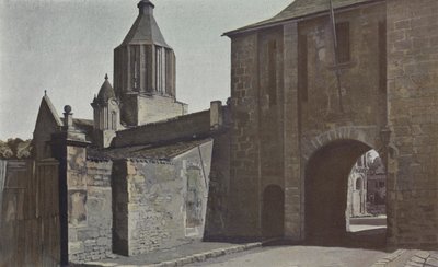 Surgères, Porta della città e Campanile della Chiesa da French Photographer