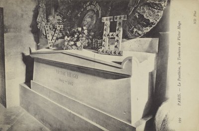 Il Pantheon, Parigi, Tomba di Victor Hugo da French Photographer