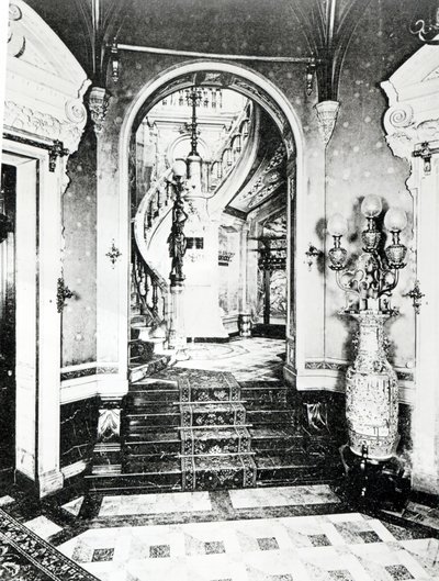 Il vestibolo e la scala in onice nell