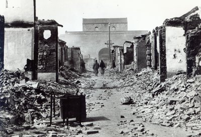 La distruzione in Cina durante la Ribellione dei Boxer del 1900 da French Photographer