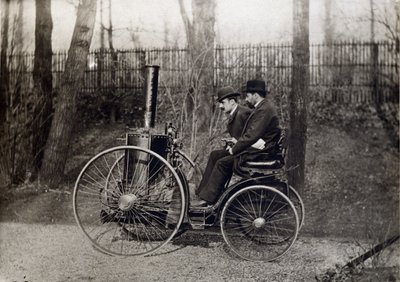 Il primo veicolo a vapore guidato dal Conte di Dion da French Photographer