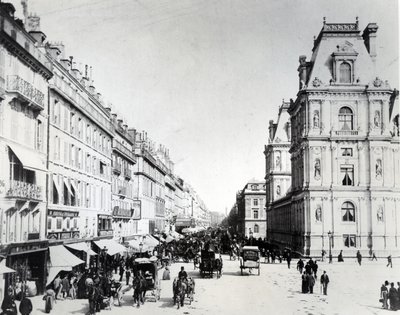La rue de Rivoli e il nuovo Hotel de Ville, c.1882 da French Photographer